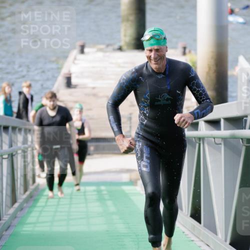 10.08.2025 - GEWOBA Citytriathlon Bremen H.Heesch http://msf.ph/oto/8551887 10.08.2025 10:26:07 Schwimmen 55, 129, 171, 223 meine-sportfotos.de