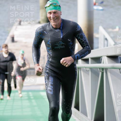 10.08.2025 - GEWOBA Citytriathlon Bremen H.Heesch http://msf.ph/oto/8551891 10.08.2025 10:26:08 Schwimmen 55, 129, 171, 223 meine-sportfotos.de
