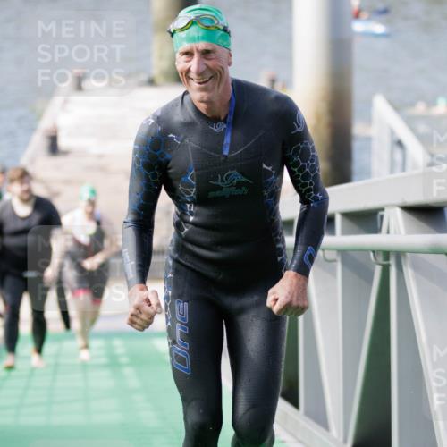 10.08.2025 - GEWOBA Citytriathlon Bremen H.Heesch http://msf.ph/oto/8551892 10.08.2025 10:26:08 Schwimmen 55, 129, 171, 223 meine-sportfotos.de