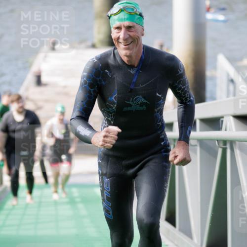 10.08.2025 - GEWOBA Citytriathlon Bremen H.Heesch http://msf.ph/oto/8551895 10.08.2025 10:26:08 Schwimmen 55, 129, 171, 223 meine-sportfotos.de