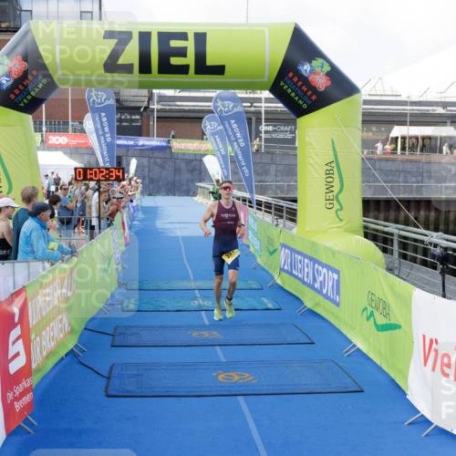 10.08.2025 - GEWOBA Citytriathlon Bremen H.Heesch http://msf.ph/oto/8551909 10.08.2025 11:06:16 Ziel 391 meine-sportfotos.de