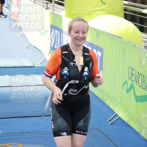 10.08.2025 - GEWOBA Citytriathlon Bremen H.Heesch http://msf.ph/oto/8551910 10.08.2025 11:49:53 Ziel 61, 445 meine-sportfotos.de