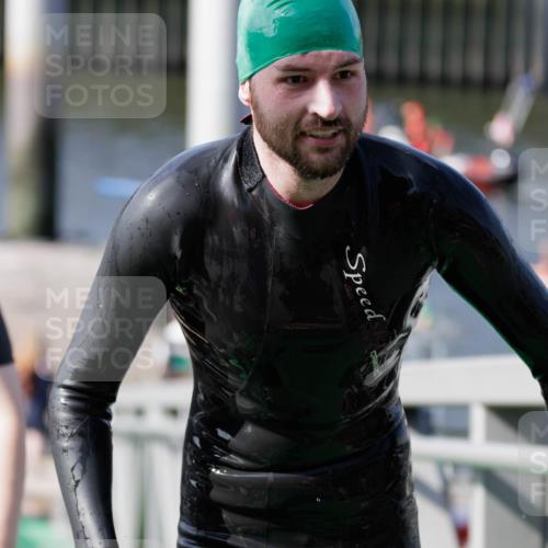 10.08.2025 - GEWOBA Citytriathlon Bremen H.Heesch http://msf.ph/oto/8551917 10.08.2025 10:26:22 Schwimmen 63, 123, 223 meine-sportfotos.de