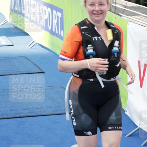 10.08.2025 - GEWOBA Citytriathlon Bremen H.Heesch http://msf.ph/oto/8551919 10.08.2025 11:49:53 Ziel 61, 445 meine-sportfotos.de