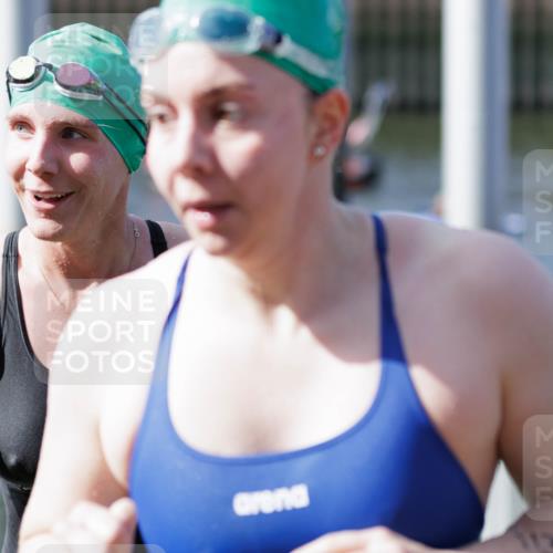 10.08.2025 - GEWOBA Citytriathlon Bremen H.Heesch http://msf.ph/oto/8551929 10.08.2025 10:26:30 Schwimmen 63, 91, 111, 113 meine-sportfotos.de