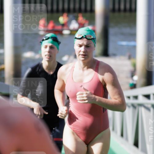 10.08.2025 - GEWOBA Citytriathlon Bremen H.Heesch http://msf.ph/oto/8551932 10.08.2025 10:26:31 Schwimmen 63, 91, 111, 113 meine-sportfotos.de