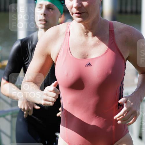 10.08.2025 - GEWOBA Citytriathlon Bremen H.Heesch http://msf.ph/oto/8551944 10.08.2025 10:26:32 Schwimmen 5, 63, 91, 111, 113 meine-sportfotos.de