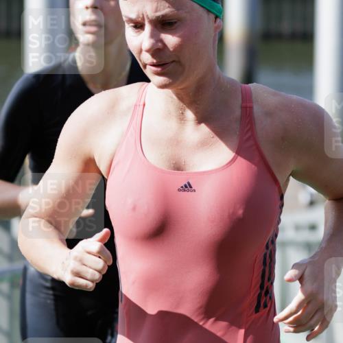 10.08.2025 - GEWOBA Citytriathlon Bremen H.Heesch http://msf.ph/oto/8551946 10.08.2025 10:26:32 Schwimmen 5, 63, 91, 111, 113 meine-sportfotos.de