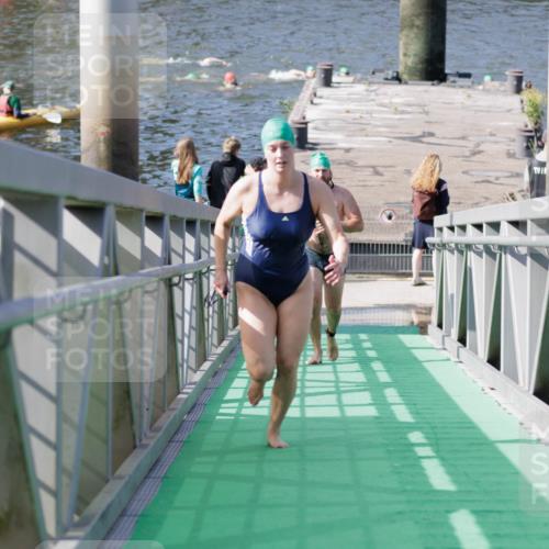 10.08.2025 - GEWOBA Citytriathlon Bremen H.Heesch http://msf.ph/oto/8551961 10.08.2025 10:26:36 Schwimmen 5, 63, 91, 111, 113, 207, 227 meine-sportfotos.de