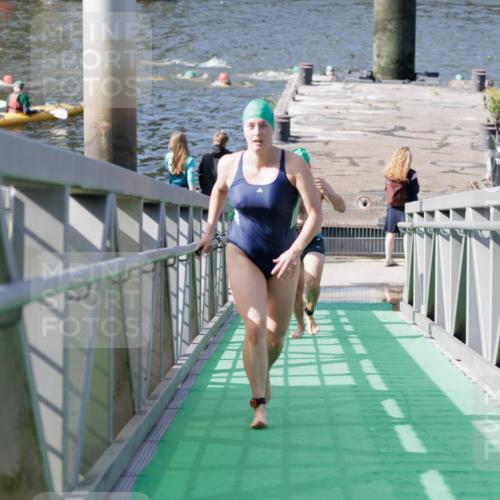 10.08.2025 - GEWOBA Citytriathlon Bremen H.Heesch http://msf.ph/oto/8551966 10.08.2025 10:26:36 Schwimmen 5, 63, 91, 111, 113, 207, 227 meine-sportfotos.de