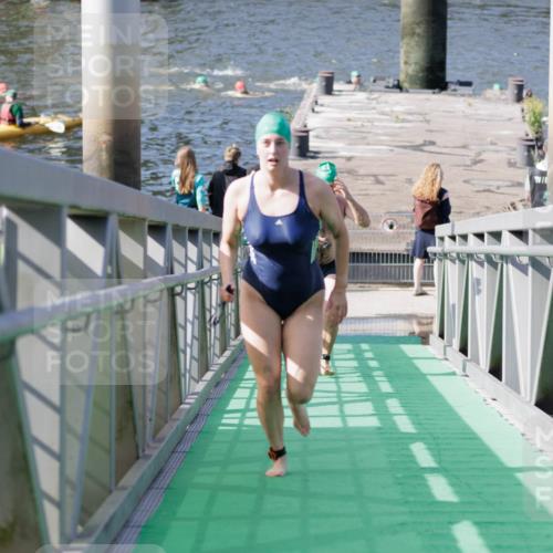 10.08.2025 - GEWOBA Citytriathlon Bremen H.Heesch http://msf.ph/oto/8551968 10.08.2025 10:26:36 Schwimmen 5, 63, 91, 111, 113, 207, 227 meine-sportfotos.de