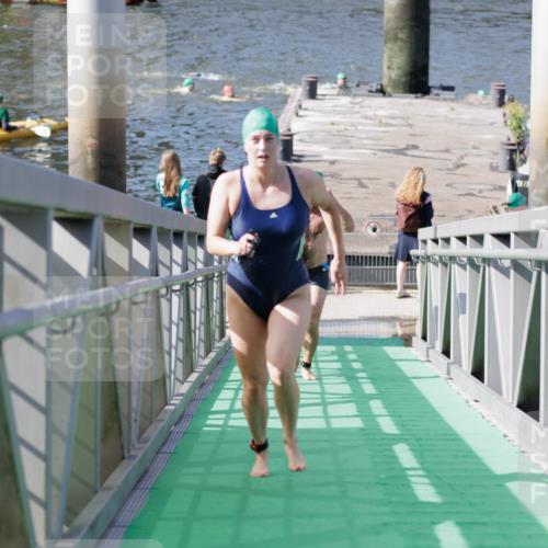 10.08.2025 - GEWOBA Citytriathlon Bremen H.Heesch http://msf.ph/oto/8551970 10.08.2025 10:26:36 Schwimmen 5, 63, 91, 111, 113, 207, 227 meine-sportfotos.de