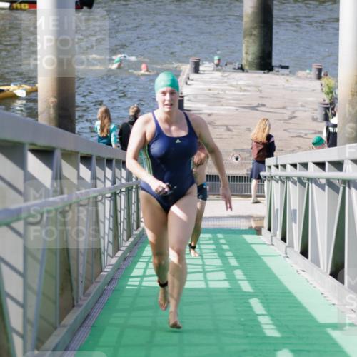10.08.2025 - GEWOBA Citytriathlon Bremen H.Heesch http://msf.ph/oto/8551973 10.08.2025 10:26:36 Schwimmen 5, 63, 91, 111, 113, 207, 227 meine-sportfotos.de
