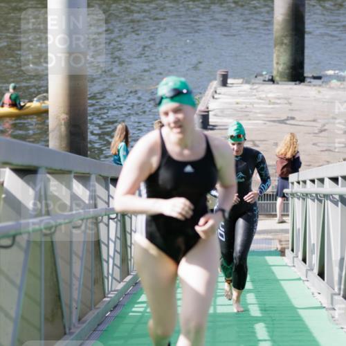 10.08.2025 - GEWOBA Citytriathlon Bremen H.Heesch http://msf.ph/oto/8551982 10.08.2025 10:26:46 Schwimmen 5, 33, 101, 207, 227, 453 meine-sportfotos.de