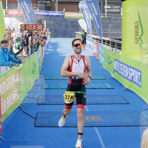 10.08.2025 - GEWOBA Citytriathlon Bremen H.Heesch http://msf.ph/oto/8551996 10.08.2025 11:07:20 Ziel 374 meine-sportfotos.de