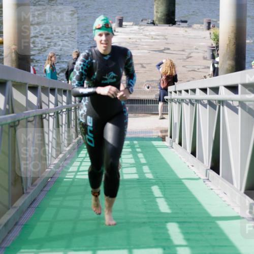 10.08.2025 - GEWOBA Citytriathlon Bremen H.Heesch http://msf.ph/oto/8551999 10.08.2025 10:26:48 Schwimmen 33, 101, 207, 227, 453 meine-sportfotos.de