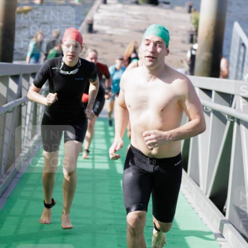 10.08.2025 - GEWOBA Citytriathlon Bremen H.Heesch http://msf.ph/oto/8552030 10.08.2025 10:27:07 Schwimmen 69, 107, 193, 201, 219, 465, 484 meine-sportfotos.de