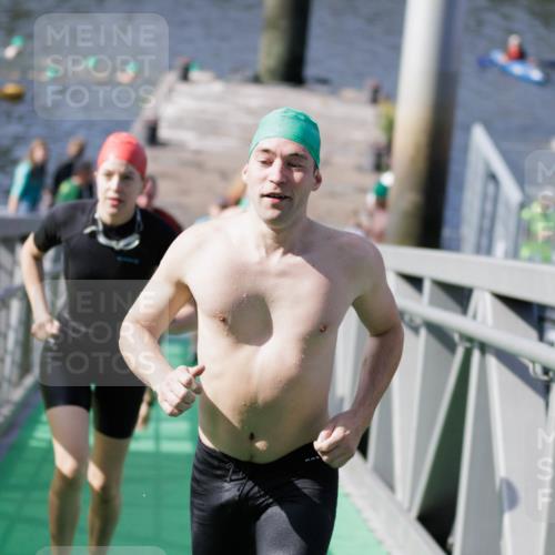 10.08.2025 - GEWOBA Citytriathlon Bremen H.Heesch http://msf.ph/oto/8552037 10.08.2025 10:27:08 Schwimmen 69, 107, 201, 219, 465, 484 meine-sportfotos.de