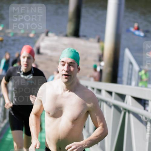 10.08.2025 - GEWOBA Citytriathlon Bremen H.Heesch http://msf.ph/oto/8552039 10.08.2025 10:27:08 Schwimmen 69, 107, 201, 219, 465, 484 meine-sportfotos.de