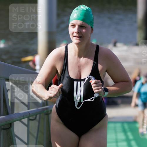 10.08.2025 - GEWOBA Citytriathlon Bremen H.Heesch http://msf.ph/oto/8552043 10.08.2025 10:27:11 Schwimmen 69, 93, 107, 201, 465, 484 meine-sportfotos.de