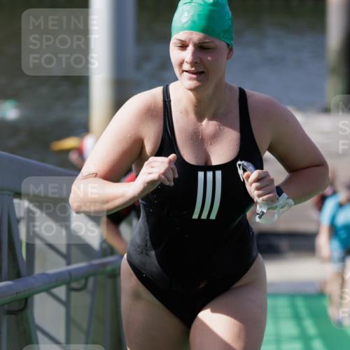 10.08.2025 - GEWOBA Citytriathlon Bremen H.Heesch http://msf.ph/oto/8552046 10.08.2025 10:27:11 Schwimmen 69, 93, 107, 201, 465, 484 meine-sportfotos.de