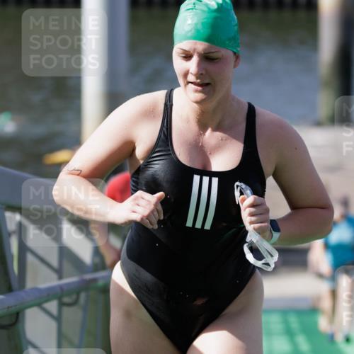 10.08.2025 - GEWOBA Citytriathlon Bremen H.Heesch http://msf.ph/oto/8552048 10.08.2025 10:27:11 Schwimmen 69, 93, 107, 201, 465, 484 meine-sportfotos.de