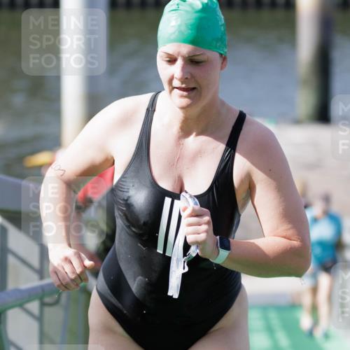 10.08.2025 - GEWOBA Citytriathlon Bremen H.Heesch http://msf.ph/oto/8552050 10.08.2025 10:27:11 Schwimmen 69, 93, 107, 201, 465, 484 meine-sportfotos.de