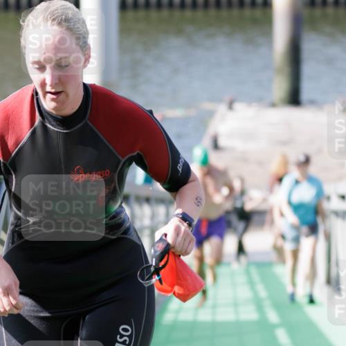 10.08.2025 - GEWOBA Citytriathlon Bremen H.Heesch http://msf.ph/oto/8552059 10.08.2025 10:27:13 Schwimmen 69, 93, 201, 465, 484 meine-sportfotos.de