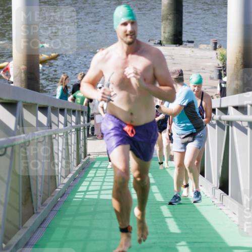 10.08.2025 - GEWOBA Citytriathlon Bremen H.Heesch http://msf.ph/oto/8552069 10.08.2025 10:27:16 Schwimmen 61, 69, 93, 201, 247, 484 meine-sportfotos.de