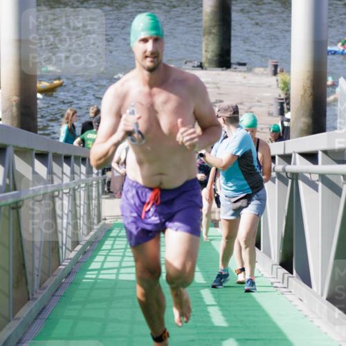 10.08.2025 - GEWOBA Citytriathlon Bremen H.Heesch http://msf.ph/oto/8552073 10.08.2025 10:27:16 Schwimmen 61, 69, 93, 201, 247, 484 meine-sportfotos.de
