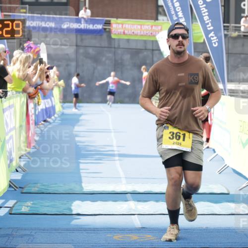 10.08.2025 - GEWOBA Citytriathlon Bremen H.Heesch http://msf.ph/oto/8552075 10.08.2025 11:51:10 Ziel 361, 481 meine-sportfotos.de