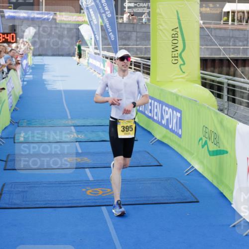 10.08.2025 - GEWOBA Citytriathlon Bremen H.Heesch http://msf.ph/oto/8552090 10.08.2025 11:12:21 Ziel 395 meine-sportfotos.de