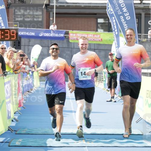 10.08.2025 - GEWOBA Citytriathlon Bremen H.Heesch http://msf.ph/oto/8552110 10.08.2025 11:51:21 Ziel 149 meine-sportfotos.de