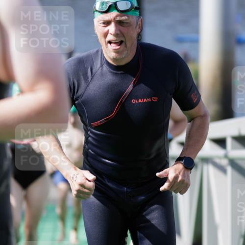 10.08.2025 - GEWOBA Citytriathlon Bremen H.Heesch http://msf.ph/oto/8552116 10.08.2025 10:27:26 Schwimmen 31, 51, 59, 61, 185, 247 meine-sportfotos.de