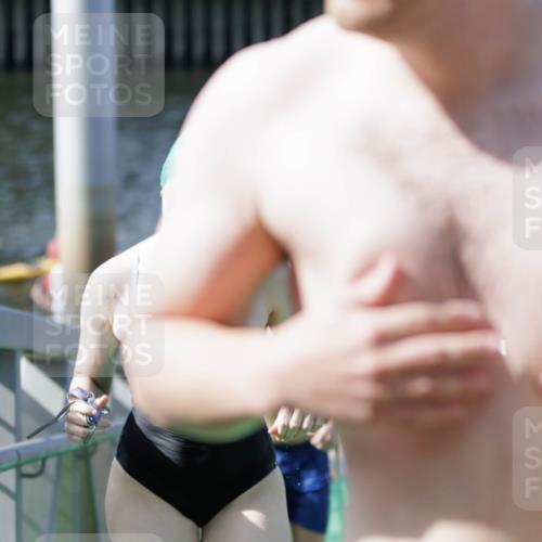 10.08.2025 - GEWOBA Citytriathlon Bremen H.Heesch http://msf.ph/oto/8552142 10.08.2025 10:27:29 Schwimmen 31, 51, 59, 61, 135, 185, 247 meine-sportfotos.de