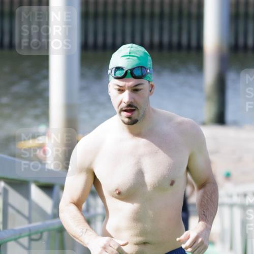 10.08.2025 - GEWOBA Citytriathlon Bremen H.Heesch http://msf.ph/oto/8552154 10.08.2025 10:27:31 Schwimmen 31, 51, 59, 135, 185, 209 meine-sportfotos.de