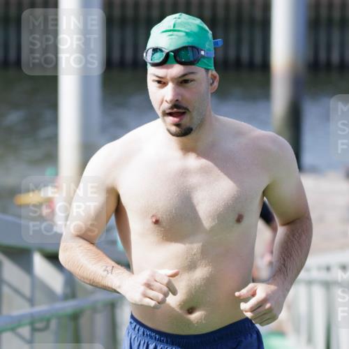 10.08.2025 - GEWOBA Citytriathlon Bremen H.Heesch http://msf.ph/oto/8552158 10.08.2025 10:27:31 Schwimmen 31, 51, 59, 135, 185, 209 meine-sportfotos.de