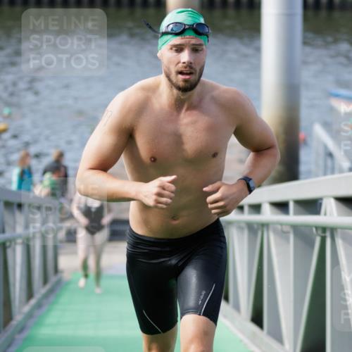 10.08.2025 - GEWOBA Citytriathlon Bremen H.Heesch http://msf.ph/oto/8552181 10.08.2025 10:27:35 Schwimmen 23, 31, 51, 59, 135, 209 meine-sportfotos.de