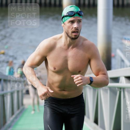 10.08.2025 - GEWOBA Citytriathlon Bremen H.Heesch http://msf.ph/oto/8552186 10.08.2025 10:27:35 Schwimmen 23, 31, 51, 59, 135, 209 meine-sportfotos.de