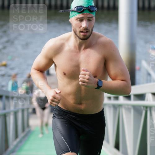 10.08.2025 - GEWOBA Citytriathlon Bremen H.Heesch http://msf.ph/oto/8552188 10.08.2025 10:27:35 Schwimmen 23, 31, 51, 59, 135, 209 meine-sportfotos.de
