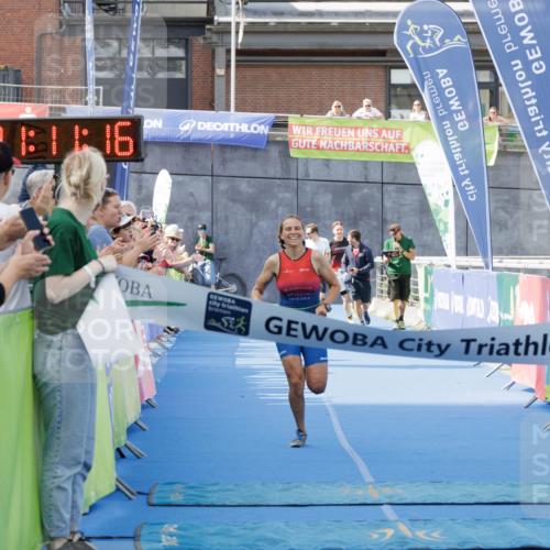 10.08.2025 - GEWOBA Citytriathlon Bremen H.Heesch http://msf.ph/oto/8552198 10.08.2025 11:14:57 Ziel 431, 487 meine-sportfotos.de