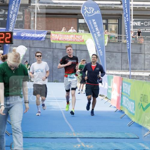 10.08.2025 - GEWOBA Citytriathlon Bremen H.Heesch http://msf.ph/oto/8552223 10.08.2025 11:15:04 Ziel 133, 487 meine-sportfotos.de