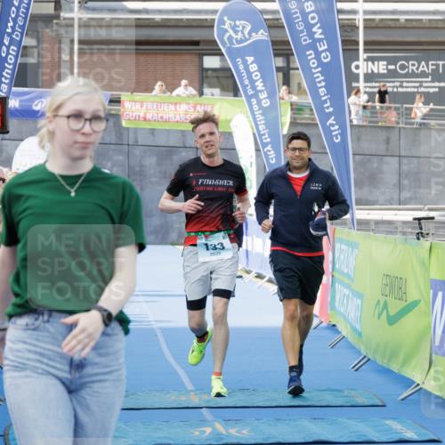 10.08.2025 - GEWOBA Citytriathlon Bremen H.Heesch http://msf.ph/oto/8552229 10.08.2025 11:15:05 Ziel 133, 487 meine-sportfotos.de