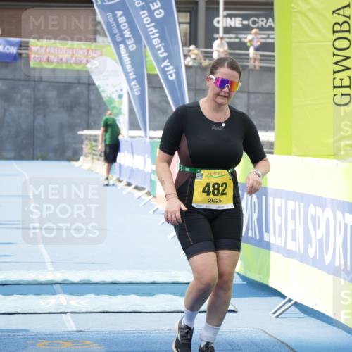 10.08.2025 - GEWOBA Citytriathlon Bremen H.Heesch http://msf.ph/oto/8552230 10.08.2025 11:52:18 Ziel 482 meine-sportfotos.de