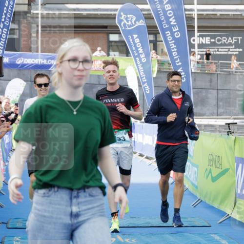 10.08.2025 - GEWOBA Citytriathlon Bremen H.Heesch http://msf.ph/oto/8552232 10.08.2025 11:15:05 Ziel 133, 487 meine-sportfotos.de