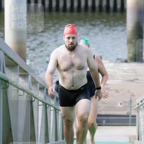 10.08.2025 - GEWOBA Citytriathlon Bremen H.Heesch http://msf.ph/oto/8552244 10.08.2025 10:27:54 Schwimmen 19, 95, 121, 415 meine-sportfotos.de