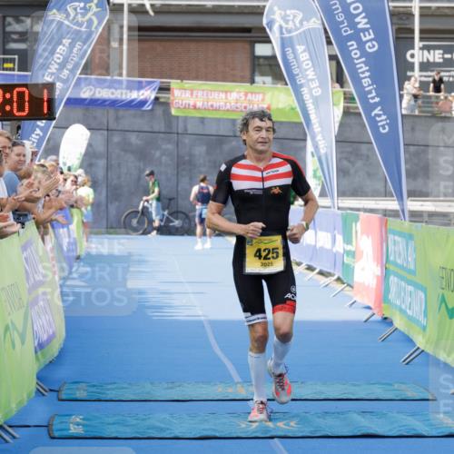 10.08.2025 - GEWOBA Citytriathlon Bremen H.Heesch http://msf.ph/oto/8552248 10.08.2025 11:15:42 Ziel 425 meine-sportfotos.de