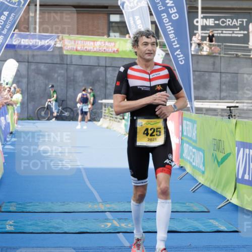 10.08.2025 - GEWOBA Citytriathlon Bremen H.Heesch http://msf.ph/oto/8552254 10.08.2025 11:15:43 Ziel 425 meine-sportfotos.de