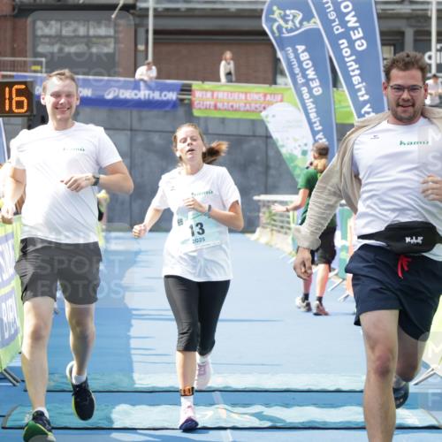 10.08.2025 - GEWOBA Citytriathlon Bremen H.Heesch http://msf.ph/oto/8552262 10.08.2025 11:52:57 Ziel 13 meine-sportfotos.de