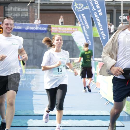 10.08.2025 - GEWOBA Citytriathlon Bremen H.Heesch http://msf.ph/oto/8552268 10.08.2025 11:52:58 Ziel 13 meine-sportfotos.de